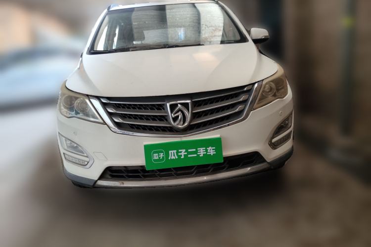 Used Baojun 560 2015 1.8L manual luxury version Front