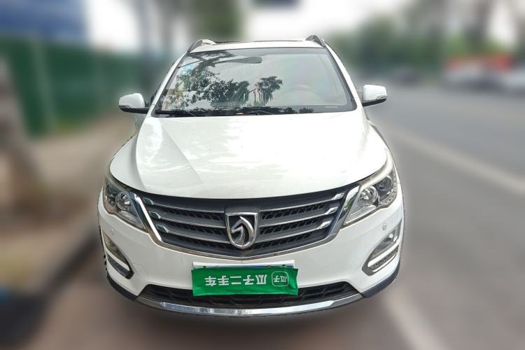 Used Baojun 560 2015 1.8L manual luxury version Front
