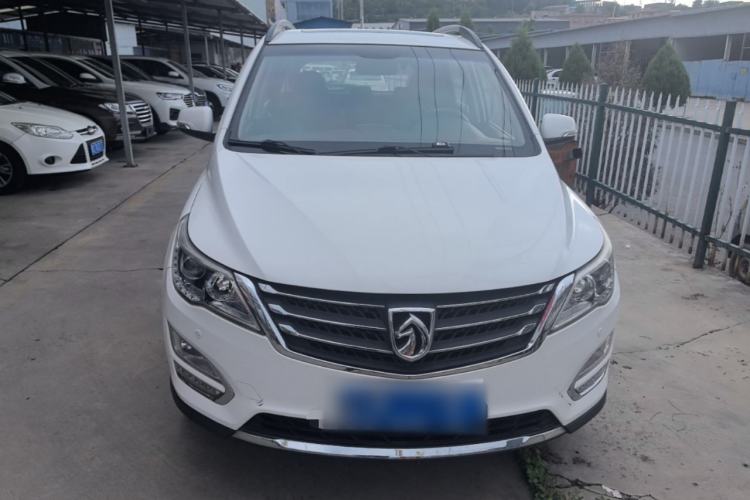 Used Baojun 560 2015 1.8L manual luxury version Front