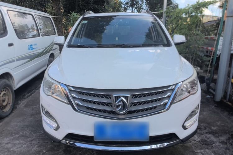 Used Baojun 560 2015 1.8L manual luxury version Front