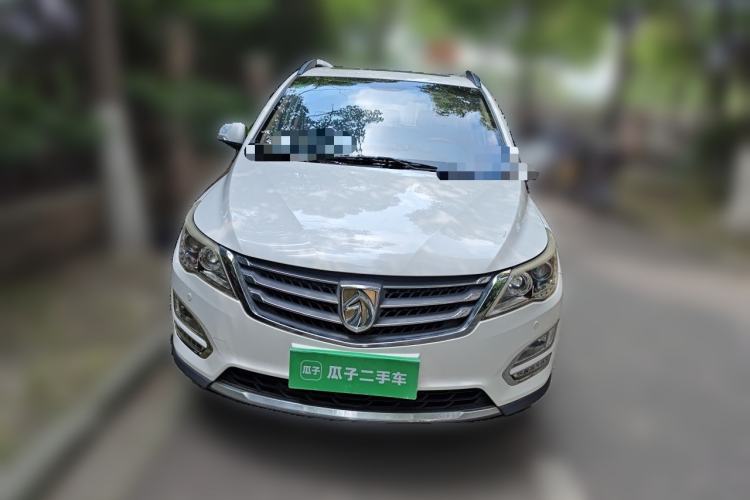 Used Baojun 560 2015 1.8L manual luxury version Front
