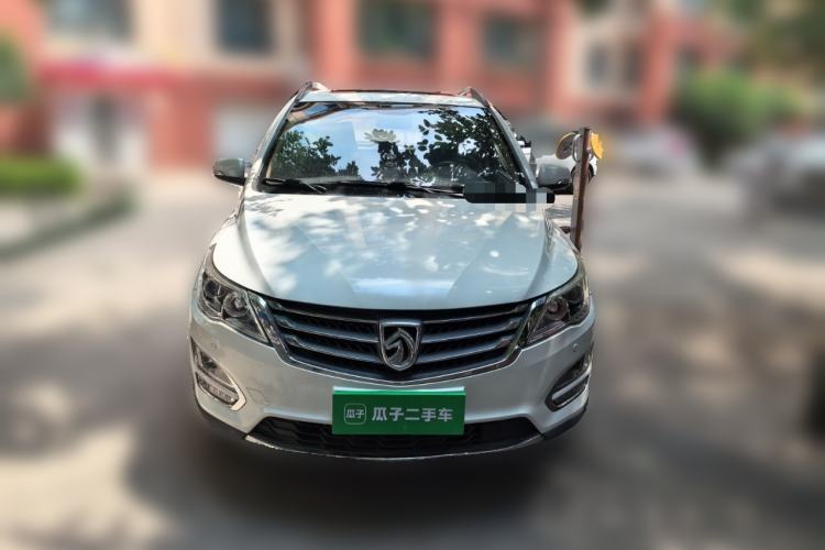 Used Baojun 560 2015 1.8L manual luxury version Front