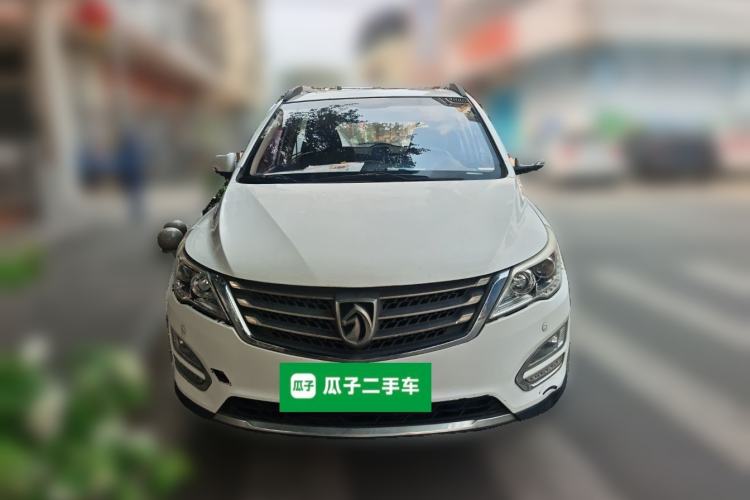 Used Baojun 560 2015 1.8L manual luxury version Front