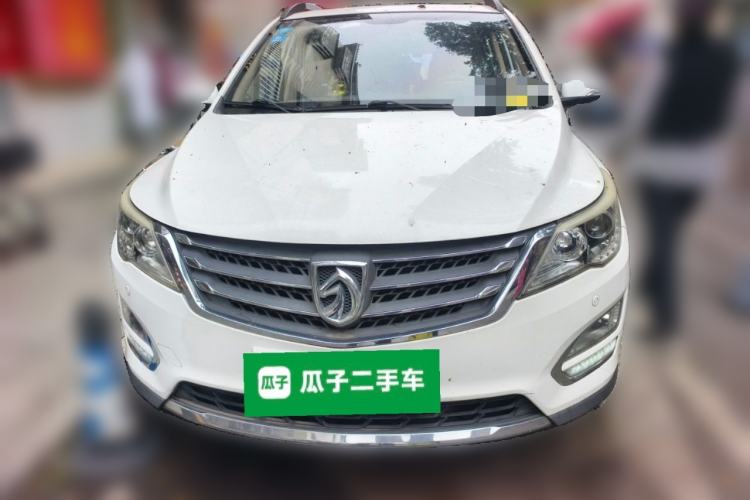 Used Baojun 560 2015 1.8L manual luxury version Front