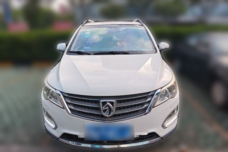 Used Baojun 560 2015 1.8L manual luxury version Front