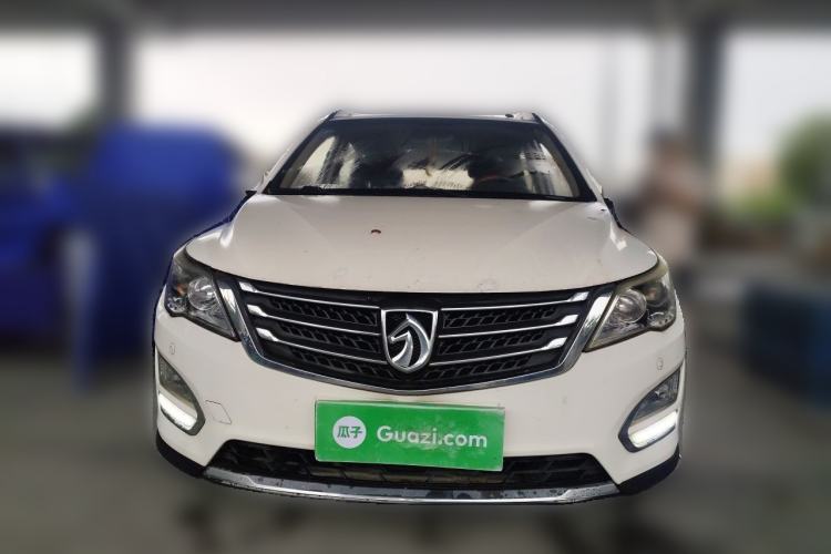 Used Baojun 560 2015 1.8L manual luxury version Front