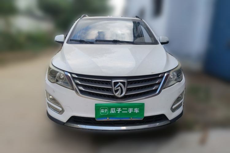 Used Baojun 560 2015 1.8L manual luxury version Front