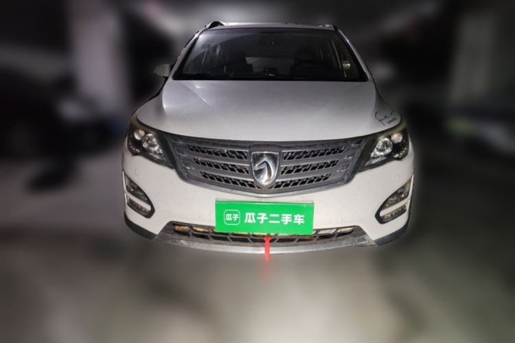 Used Baojun 560 2015 1.8L manual luxury version Front