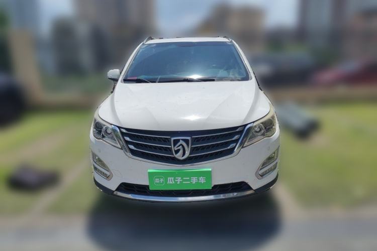 Used Baojun 560 2015 1.8L manual luxury version Front
