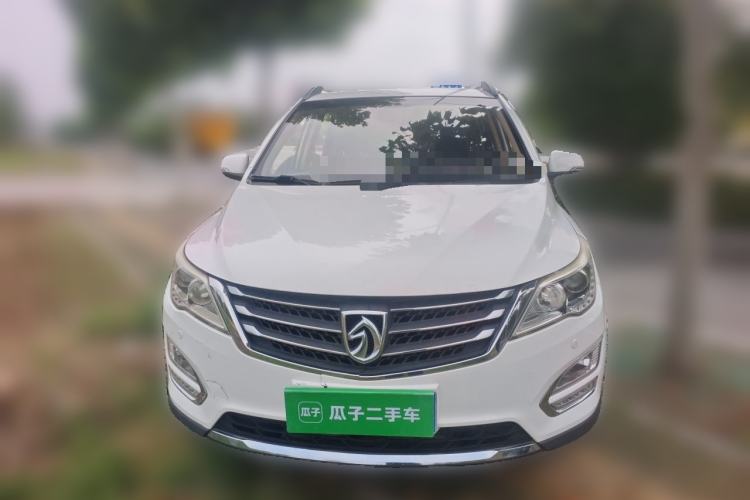 Used Baojun 560 2015 1.8L manual luxury version Front