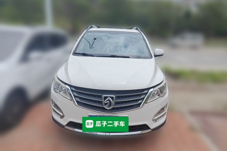 Used Baojun 560 2015 1.8L manual luxury version Front