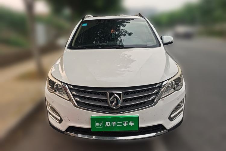 Used Baojun 560 2015 1.8L manual luxury version Front