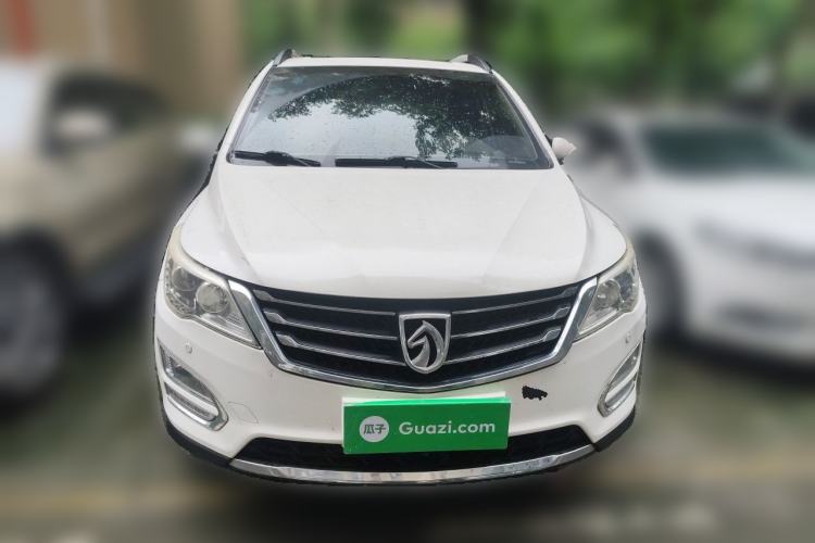 Used Baojun 560 2015 1.8L manual luxury version Front