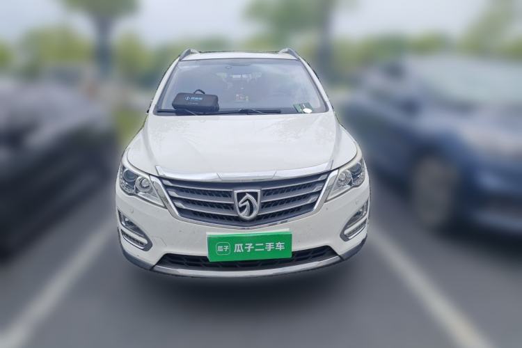 Used Baojun 560 2015 1.8L manual luxury version Front