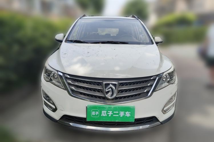 Used Baojun 560 2015 1.8L manual luxury version Front