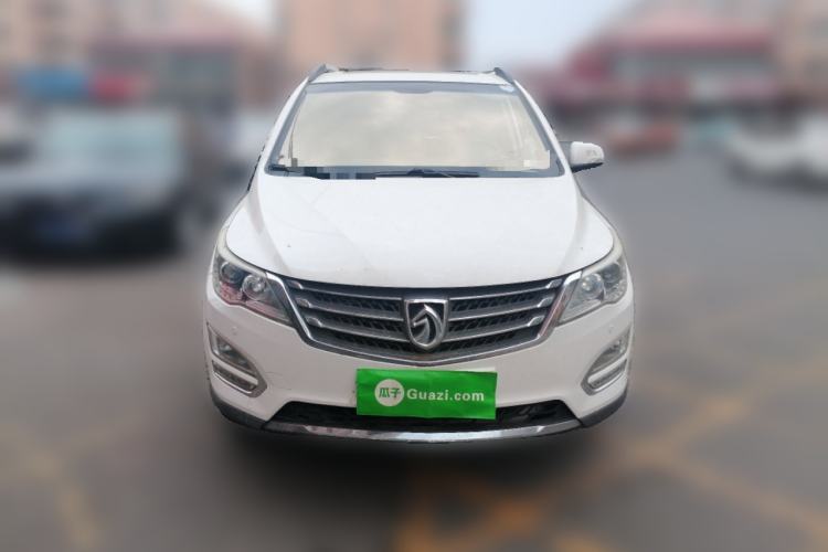 Used Baojun 560 2015 1.8L manual luxury version Front