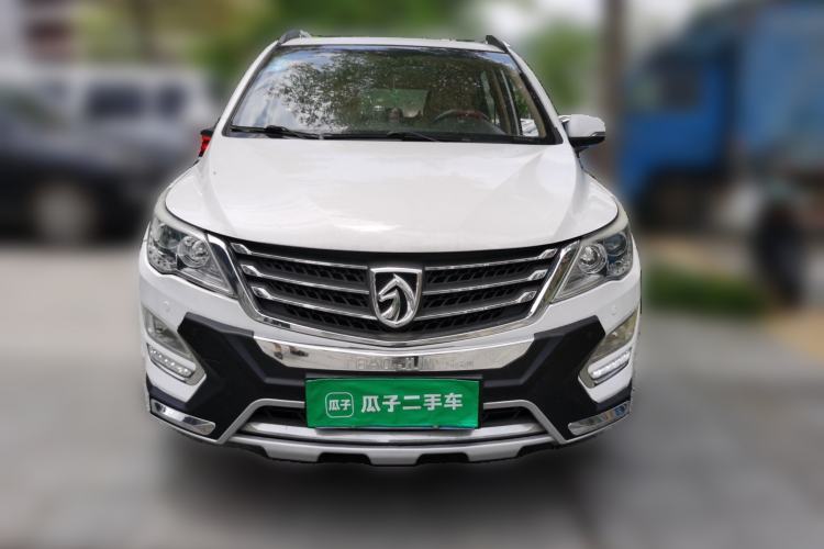 Used Baojun 560 2015 1.8L manual luxury version Front