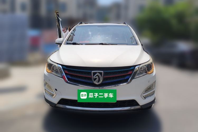 Used Baojun 560 2015 1.8L manual luxury version Front