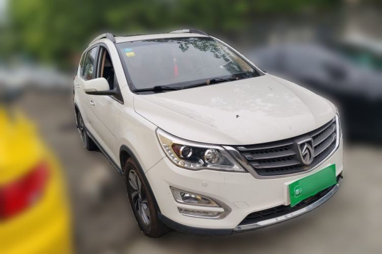 Used Baojun 560 2015 1.8L manual luxury version Front Right 45 Deg