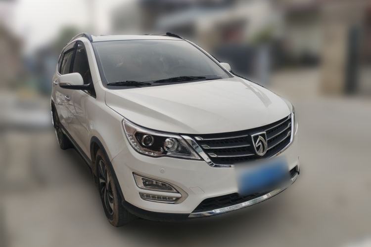 Used Baojun 560 2015 1.8L manual luxury version Front Right 45 Deg
