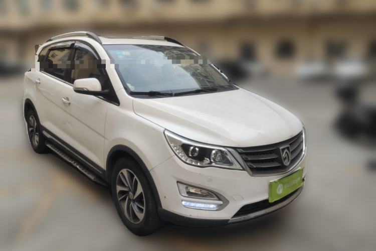 Used Baojun 560 2015 1.8L manual luxury version Front Right 45 Deg