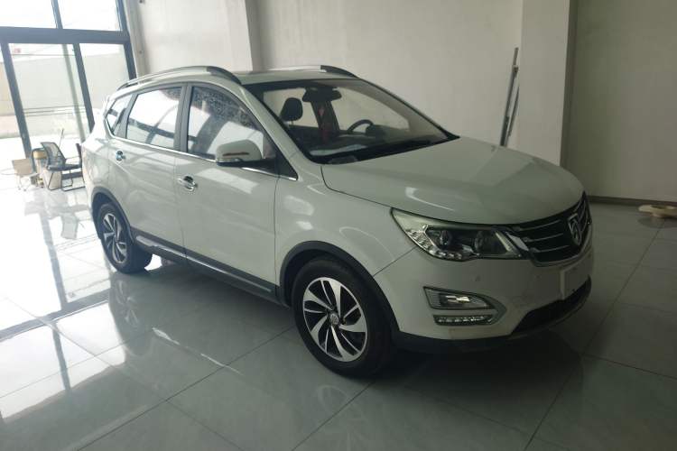 Used Baojun 560 2015 1.8L manual luxury version Front Right 45 Deg