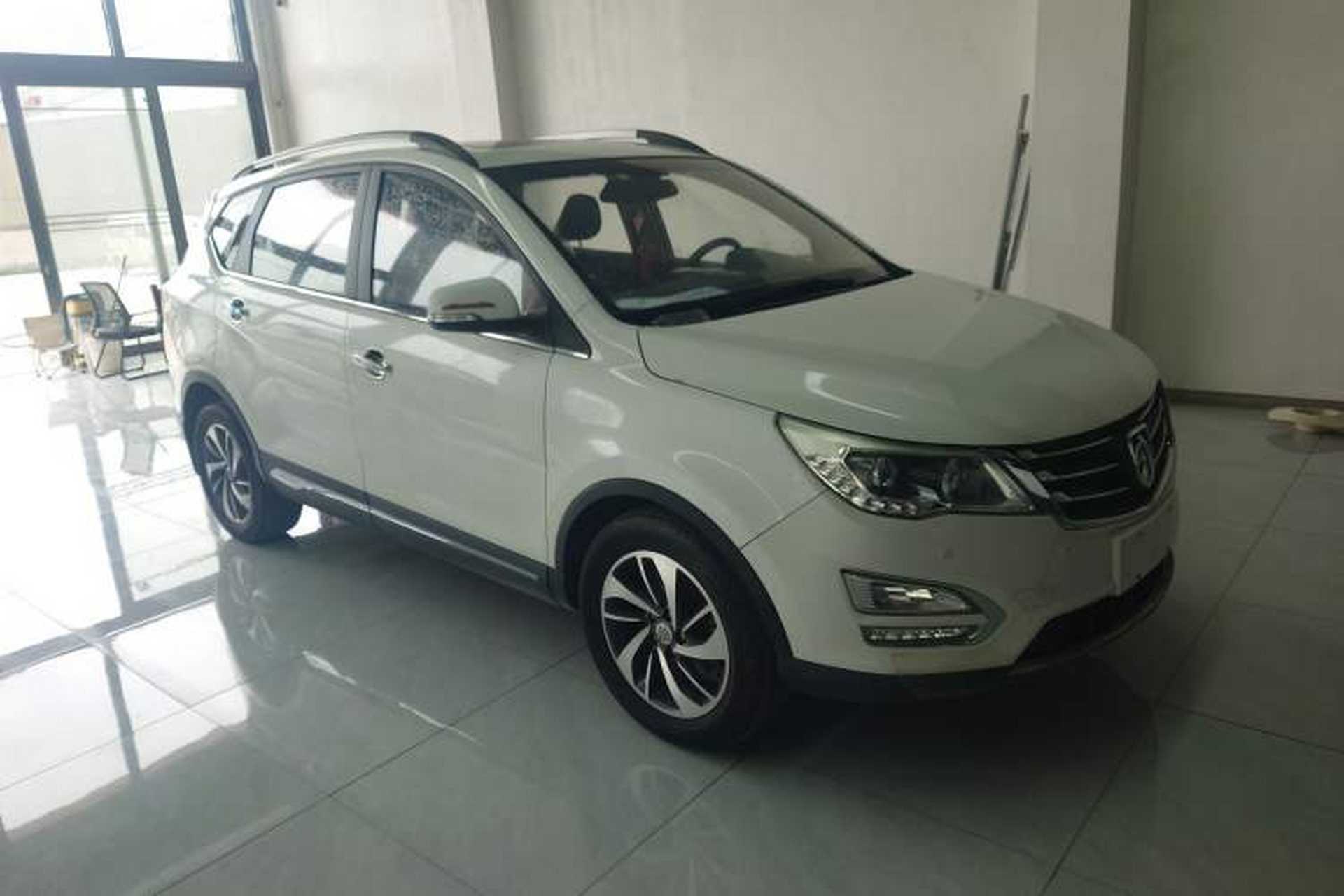 Used Baojun 560 2015 1.8L manual luxury version Front Right 45 Deg