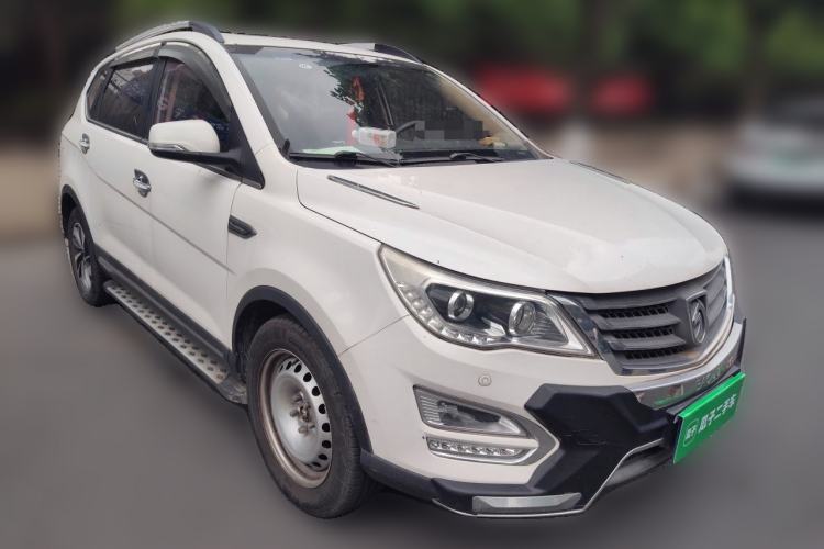 Used Baojun 560 2015 1.8L manual luxury version Front Right 45 Deg