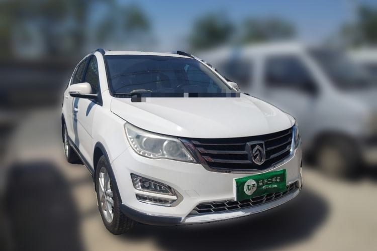 Used Baojun 560 2015 1.8L manual Comfort trim level Front Right 45 Deg