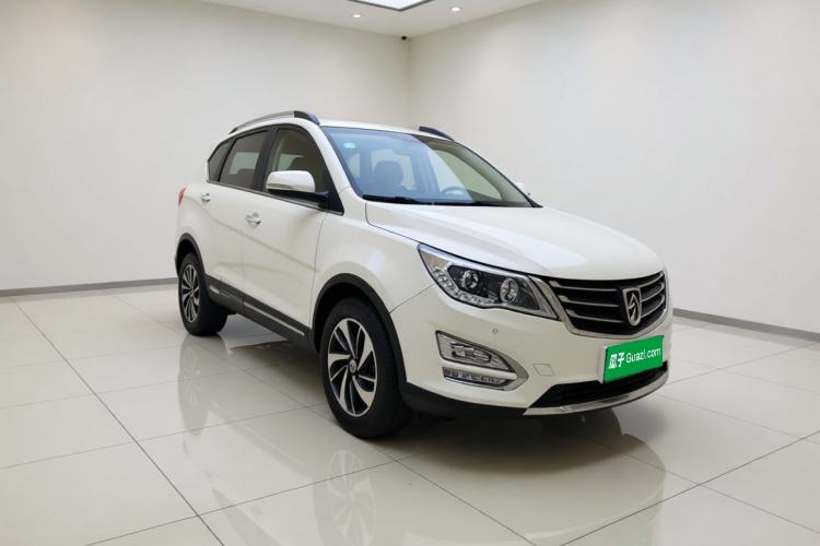 Used Baojun 560 2015 1.8L manual luxury version Front Right 45 Deg