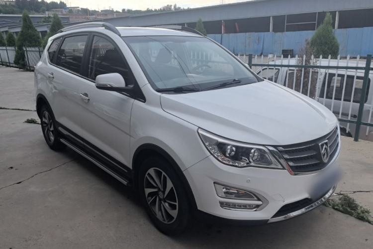 Used Baojun 560 2015 1.8L manual luxury version Front Right 45 Deg