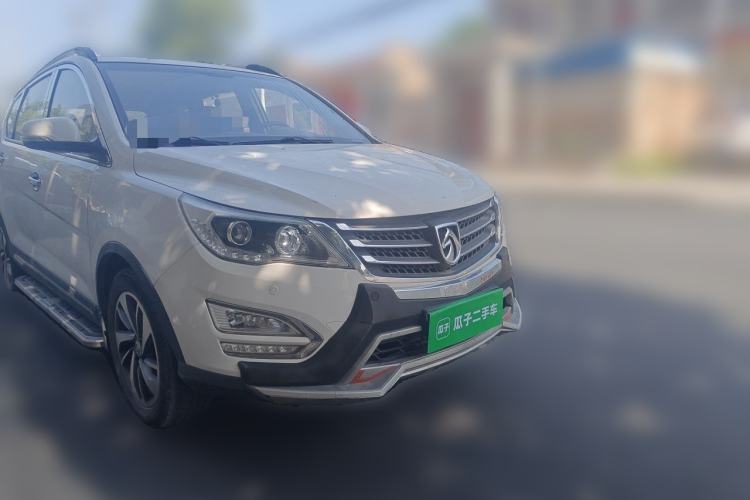 Used Baojun 560 2015 1.8L manual luxury version Front Right 45 Deg