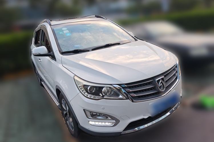 Used Baojun 560 2015 1.8L manual luxury version Front Right 45 Deg