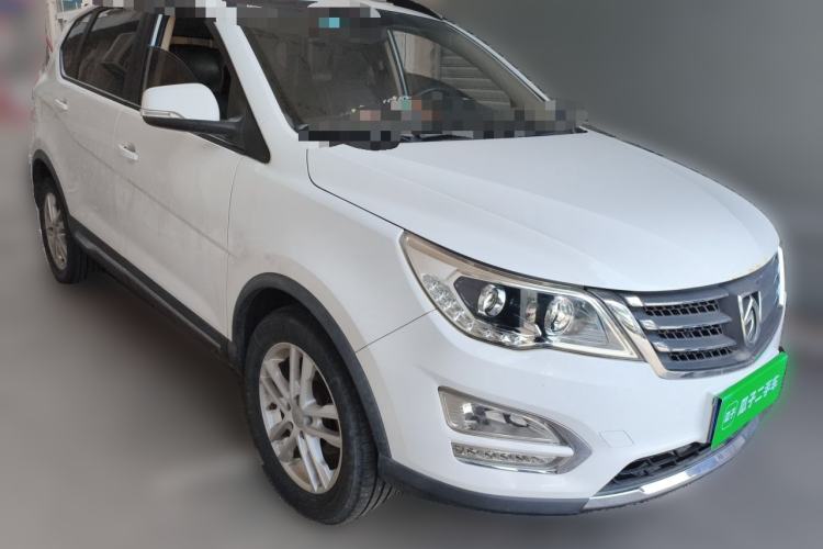 Used Baojun 560 2015 1.8L manual Comfort trim level Front Right 45 Deg