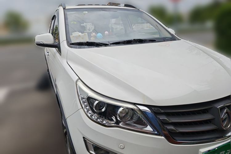 Used Baojun 560 2015 1.8L manual luxury version Front Right 45 Deg