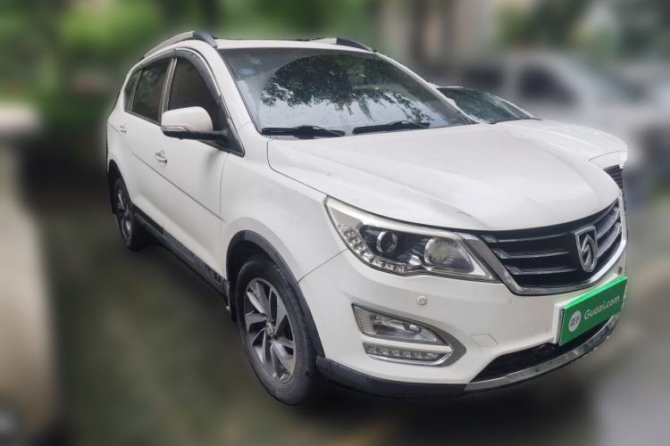 Used Baojun 560 2015 1.8L manual luxury version Front Right 45 Deg