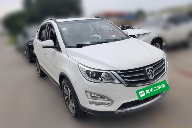 Used Baojun 560 2015 1.8L manual luxury version Front Right 45 Deg