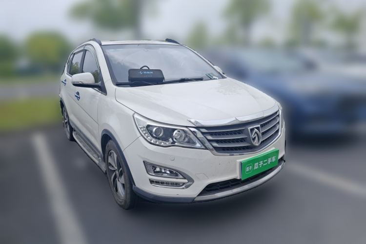Used Baojun 560 2015 1.8L manual luxury version Front Right 45 Deg