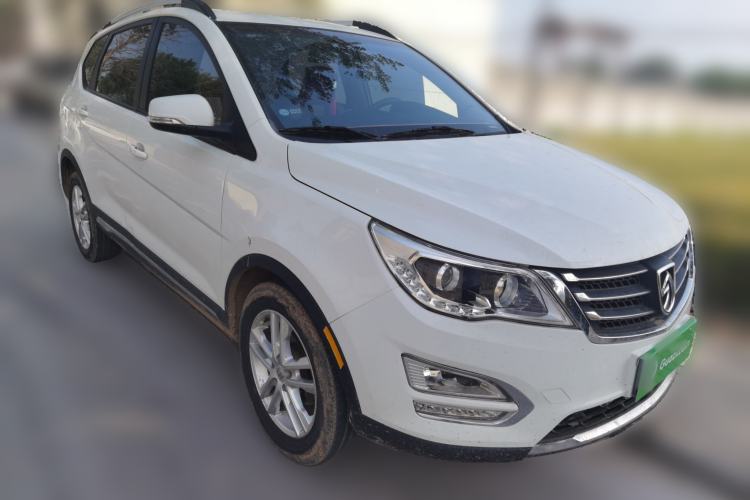 Used Baojun 560 2015 1.8L manual Comfort trim level Front Right 45 Deg