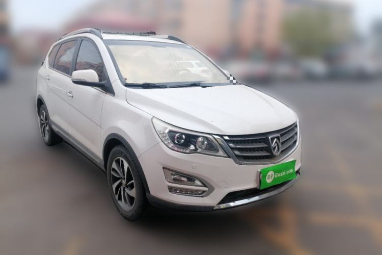 Used Baojun 560 2015 1.8L manual luxury version Front Right 45 Deg