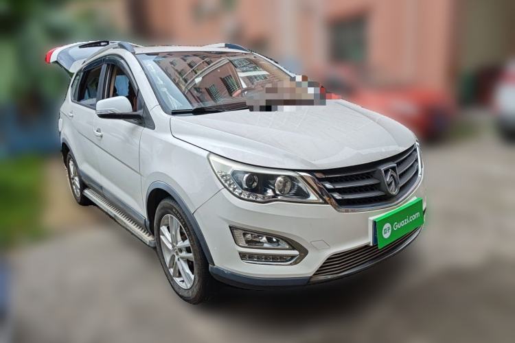 Used Baojun 560 2015 1.8L manual Comfort trim level Front Right 45 Deg