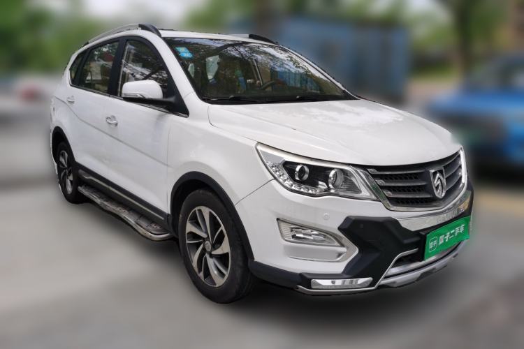 Used Baojun 560 2015 1.8L manual luxury version Front Right 45 Deg