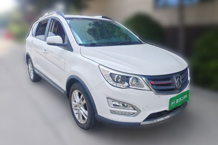 Used Baojun 560 2015 1.8L manual Comfort trim level Front Right 45 Deg
