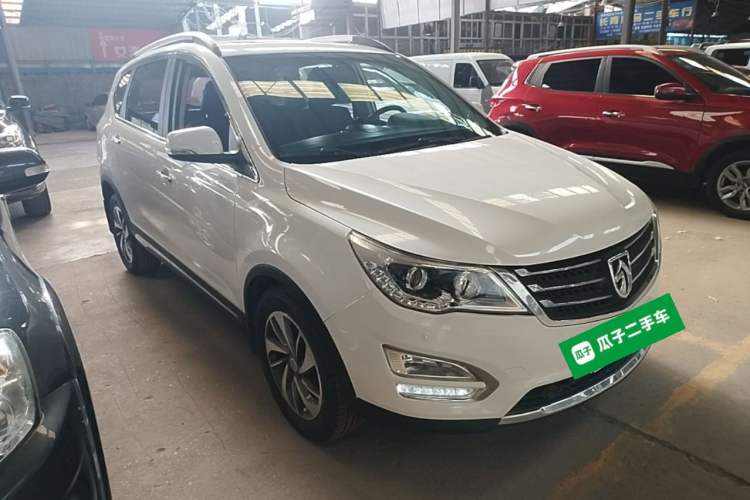 Used Baojun 560 2015 1.8L manual luxury version Front Right 45 Deg