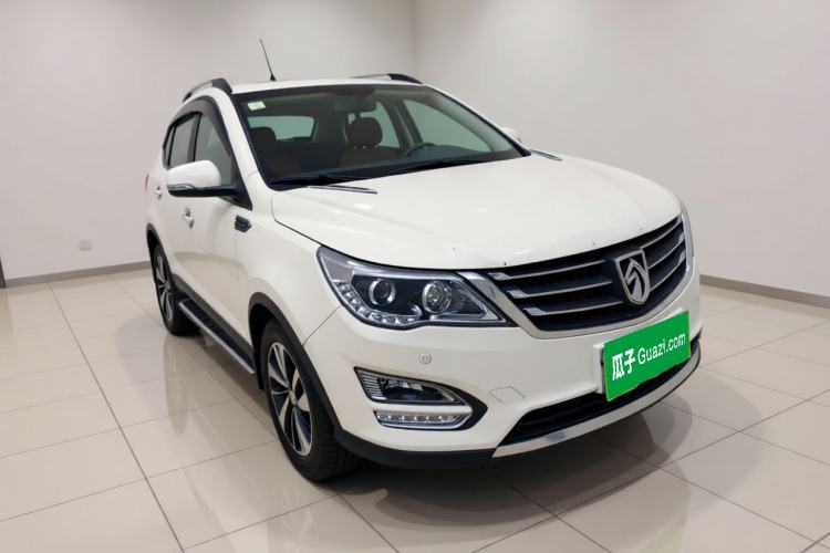 Used Baojun 560 2015 1.8L manual luxury version Front Right 45 Deg