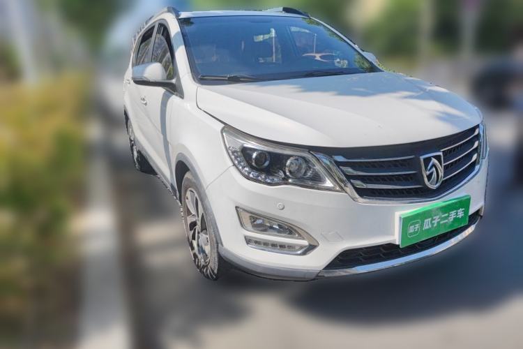 Used Baojun 560 2015 1.8L manual luxury version Front Right 45 Deg