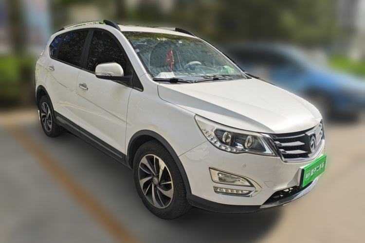 Used Baojun 560 2015 1.8L manual luxury version Front Right 45 Deg