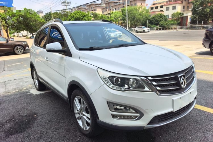 Used Baojun 560 2015 1.8L manual Comfort trim level Front Right 45 Deg