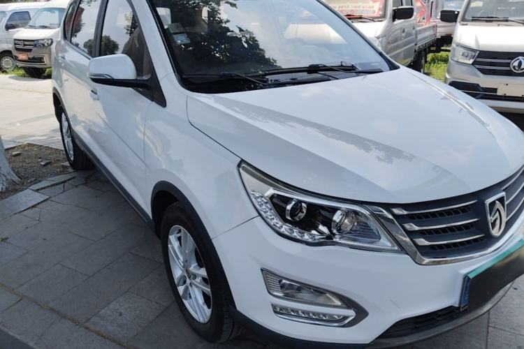 Used Baojun 560 2015 1.8L manual Comfort trim level Front Right 45 Deg
