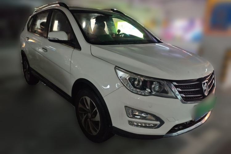 Used Baojun 560 2015 1.8L manual luxury version Front Right 45 Deg